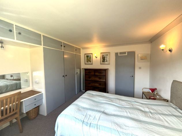 Flat Pine Court in Royal Leamington Spa