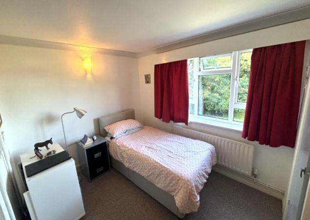 Flat Pine Court in Royal Leamington Spa