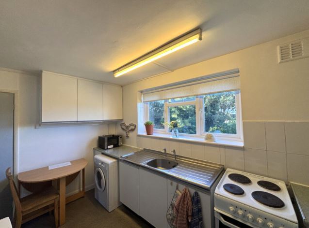 Flat Pine Court in Royal Leamington Spa