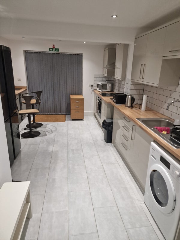 Flat Bishopthorpe Lane in Bristol