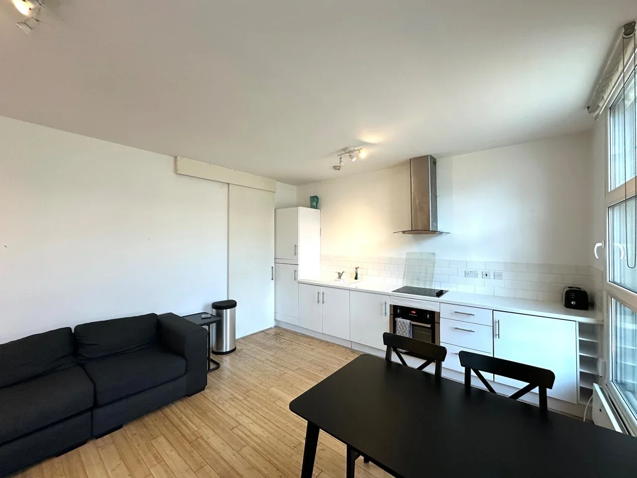 Flat London Road in Greater London