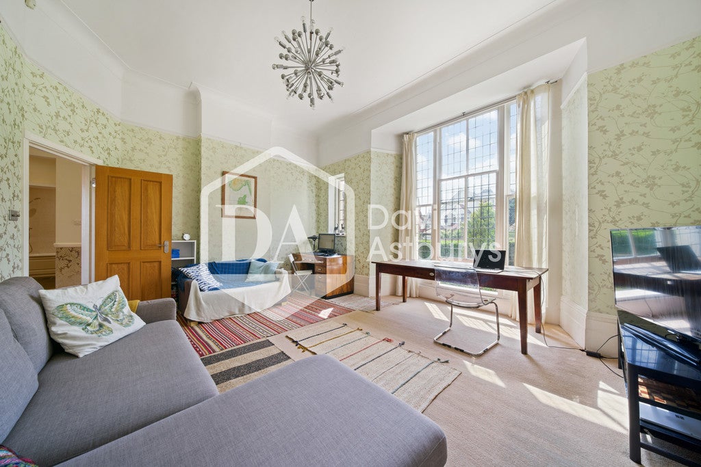 Flat Haringey Park in Greater London