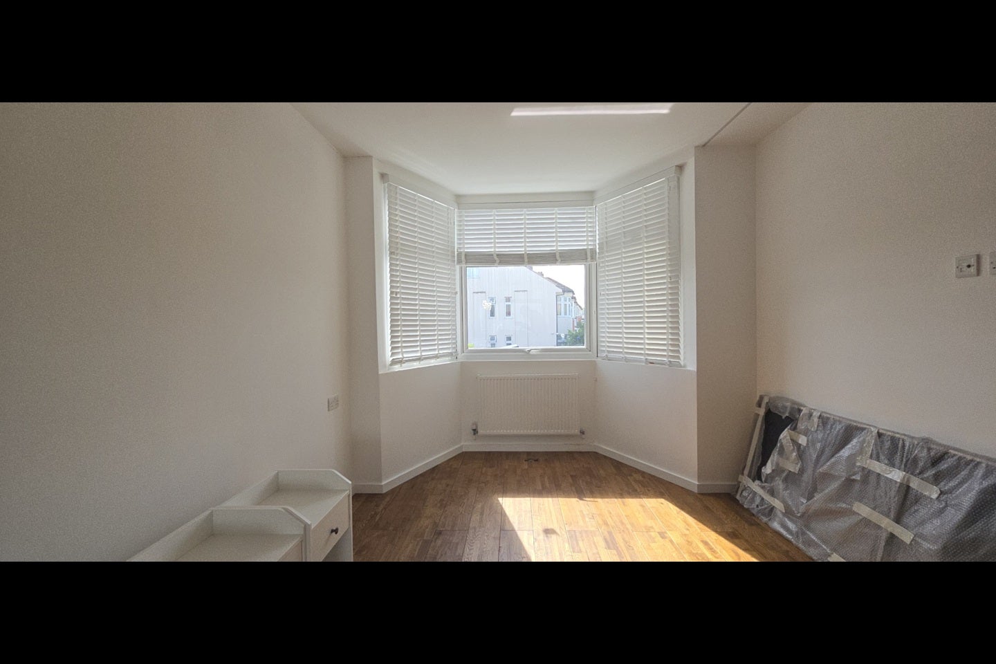 Flat Mayfair Gardens in Greater London