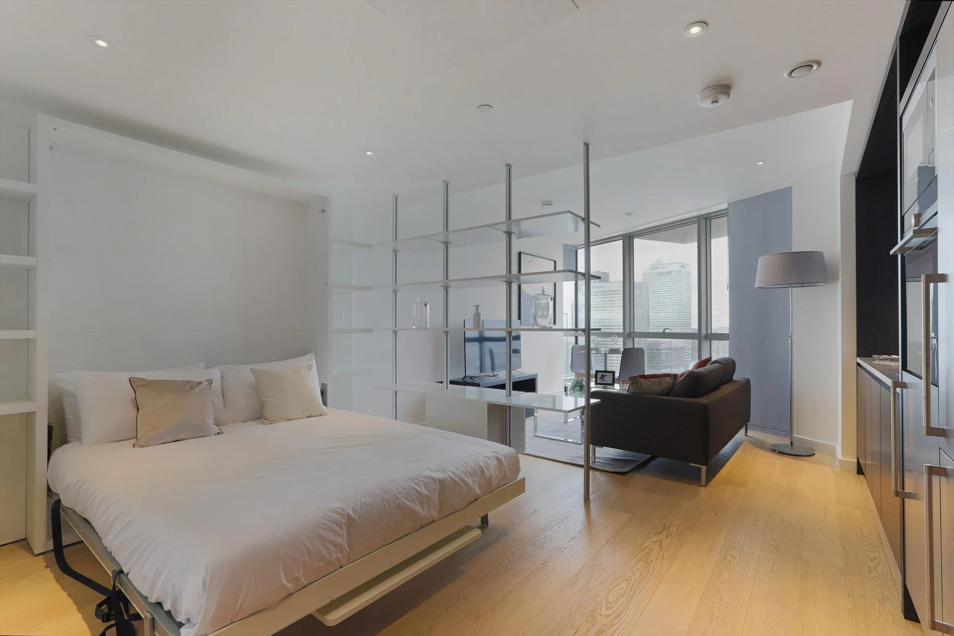 Flat Biscayne Avenue in Greater London