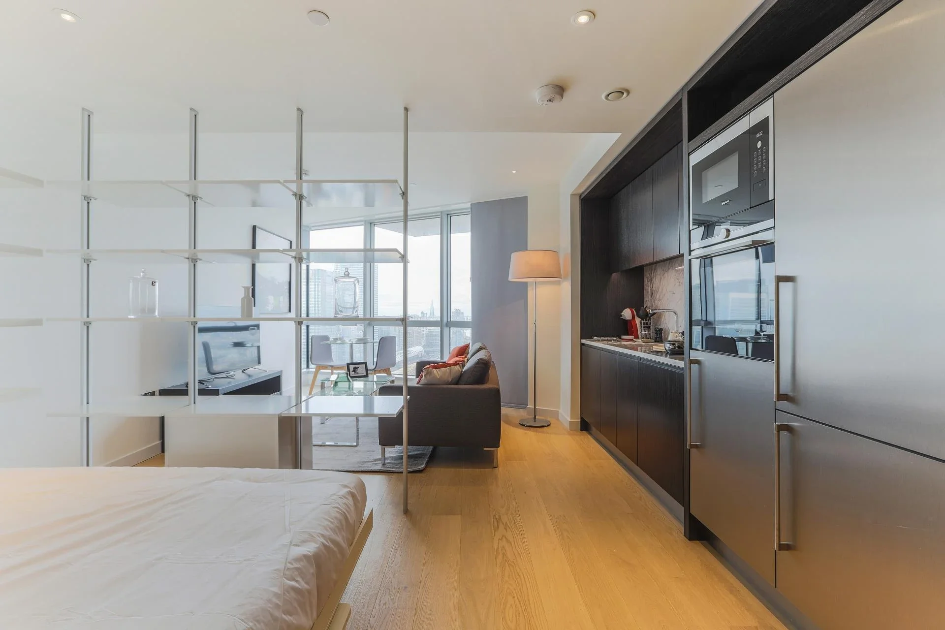 Flat Biscayne Avenue in Greater London