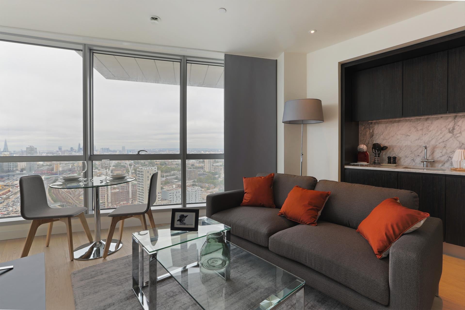 Flat Biscayne Avenue in Greater London