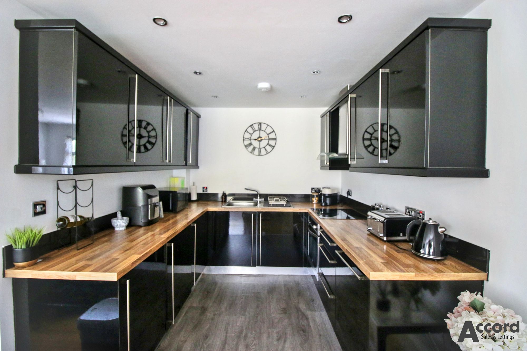Flat Camellia Close in London