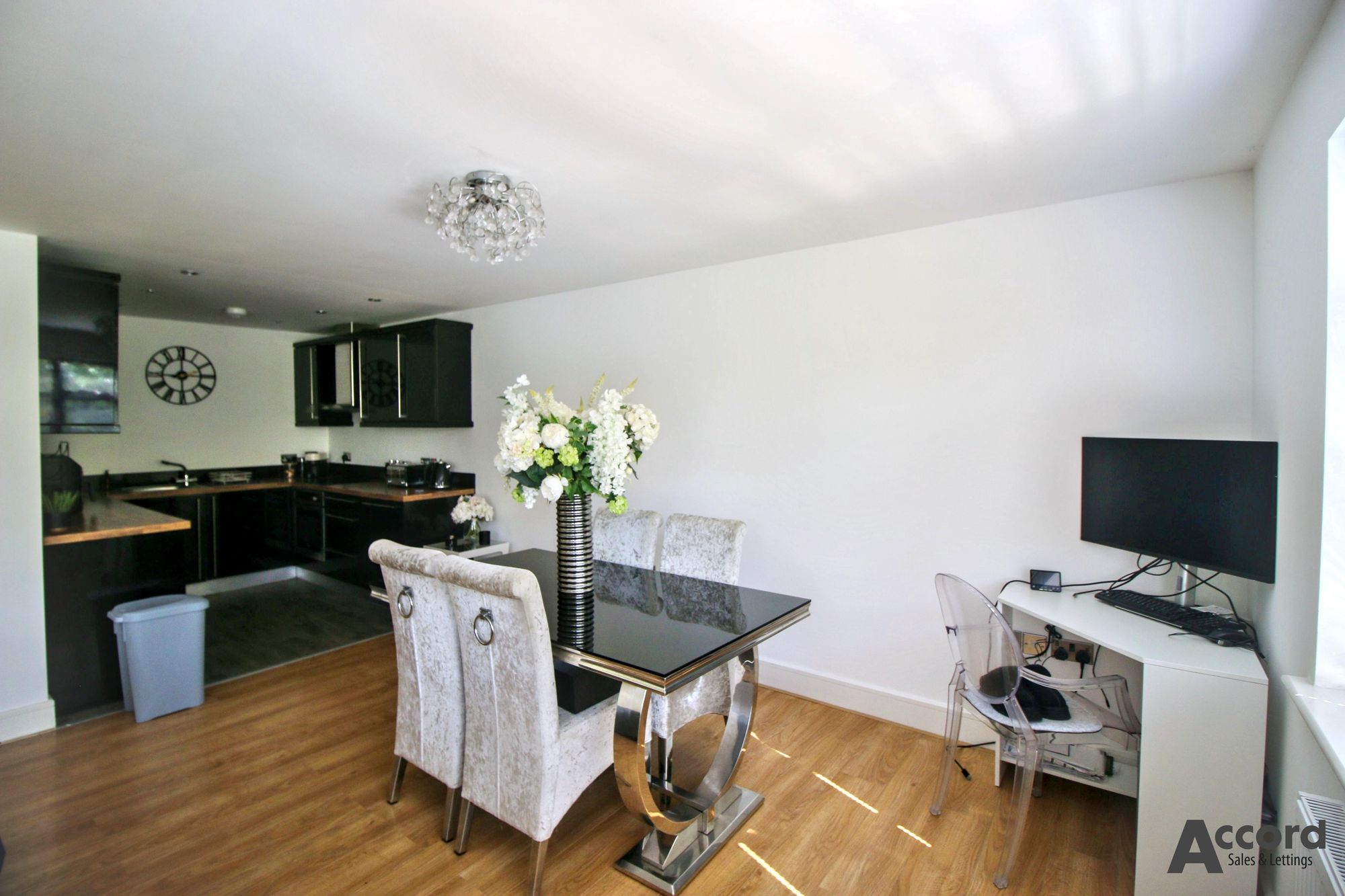Flat Camellia Close in London