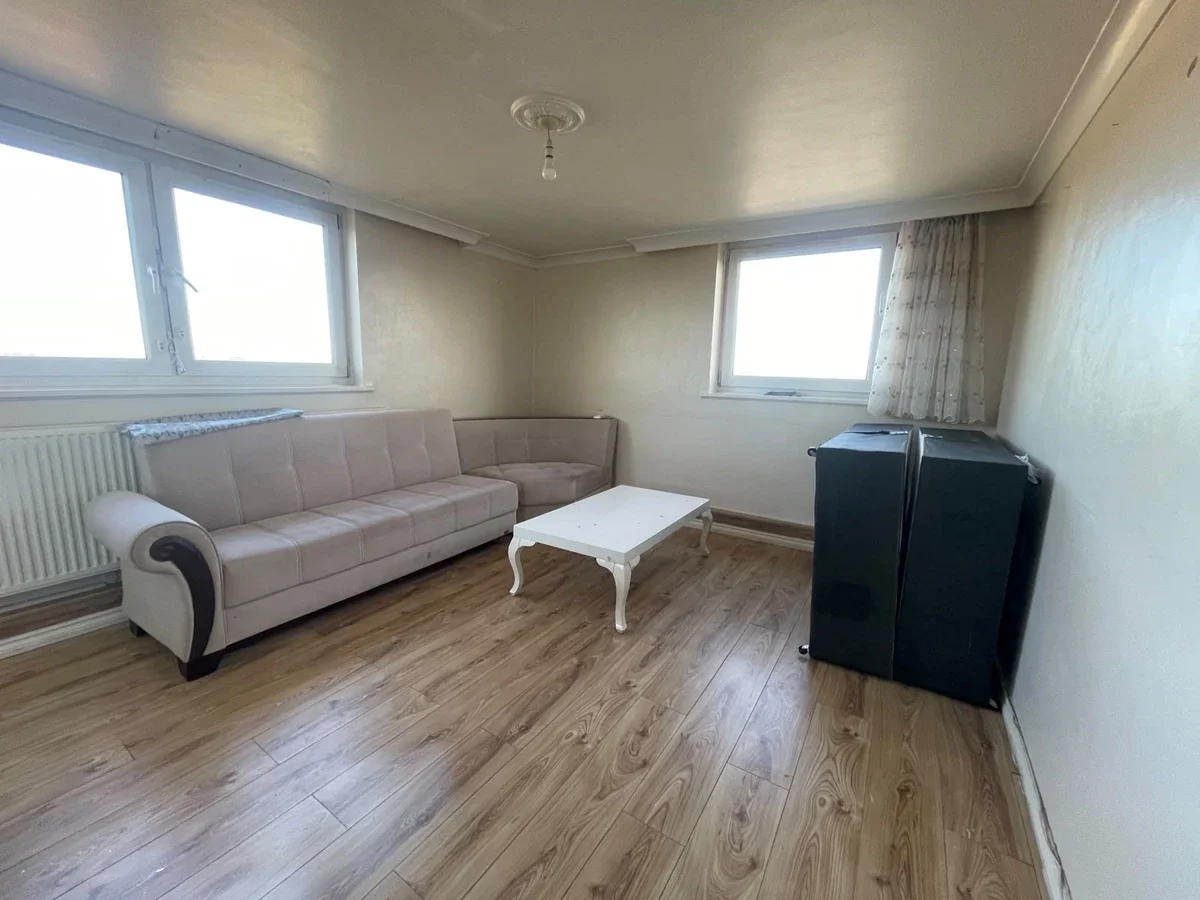 Flat Trinity Road in Greater London