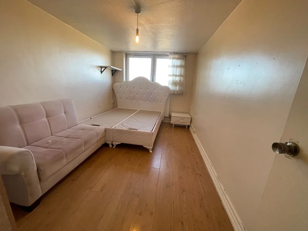 Flat Trinity Road in Greater London