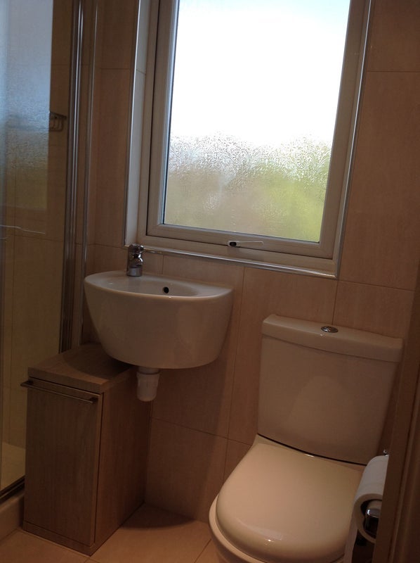 Room Nightingale Avenue in Greater London