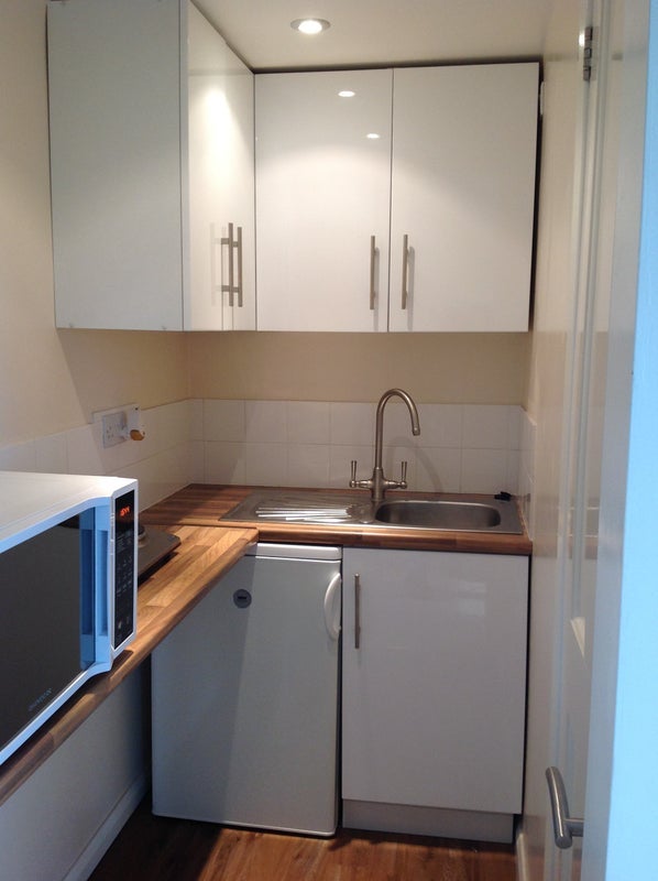 Room Nightingale Avenue in Greater London