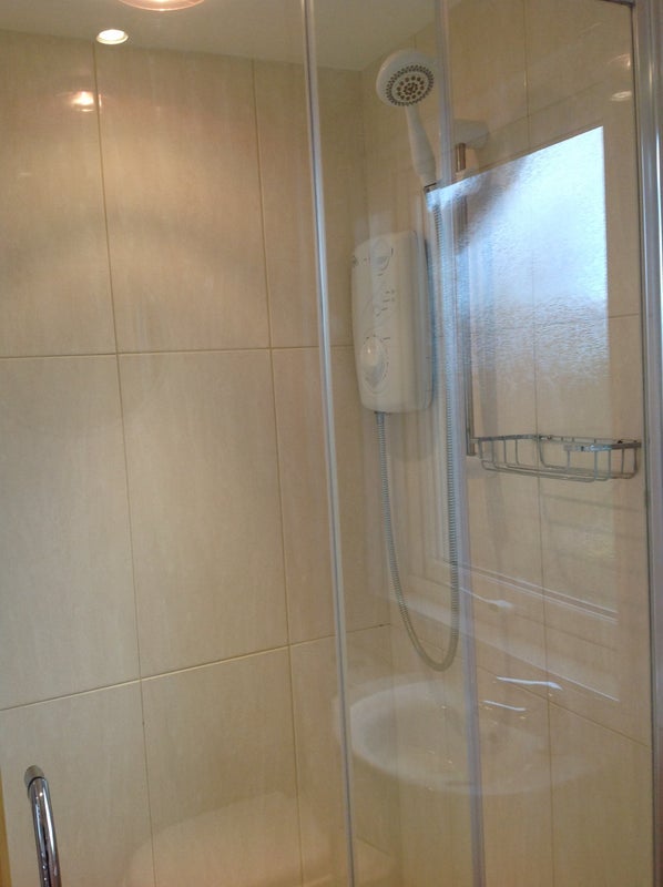 Room Nightingale Avenue in Greater London