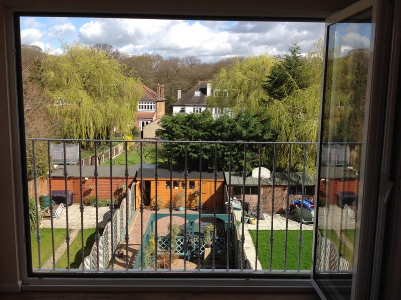 Room Nightingale Avenue in Greater London