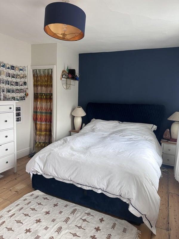 Room Battersea Road in Bristol