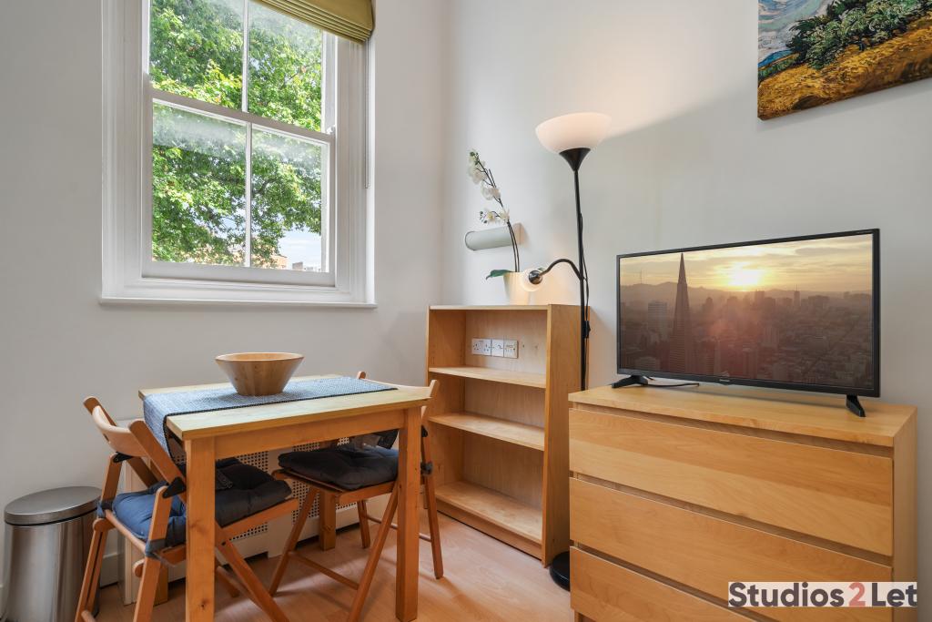 Flat Penywern Road in Greater London
