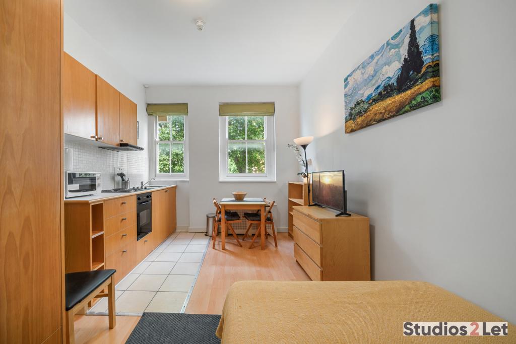 Flat Penywern Road in Greater London