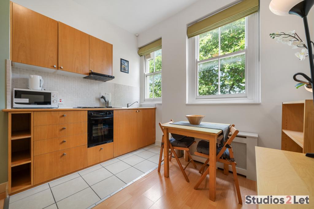 Flat Penywern Road in Greater London
