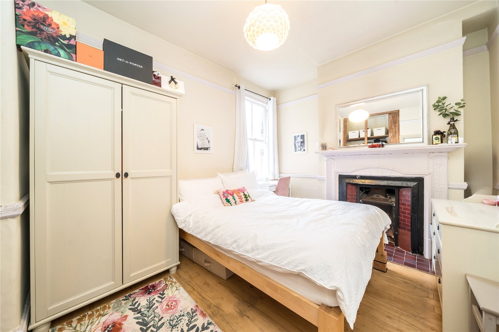 Flat Badminton Road in Greater London