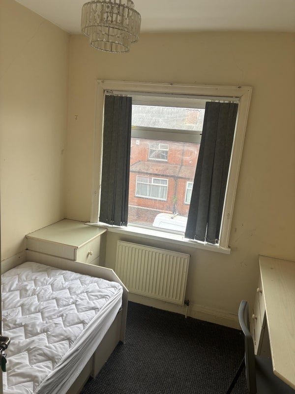 Room Back Walmsley Road in Leeds