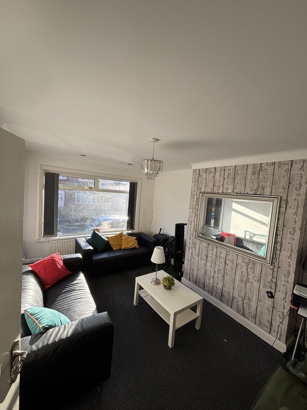 Room Back Walmsley Road in Leeds