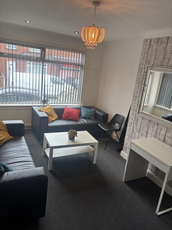 Room Back Walmsley Road in Leeds