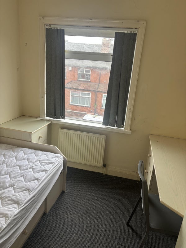 Room Back Walmsley Road in Leeds
