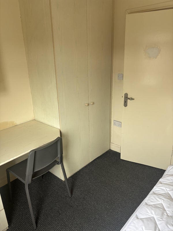 Room Back Walmsley Road in Leeds