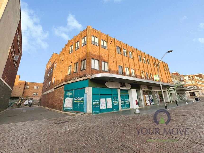 Flat Paradine Court in Bedford