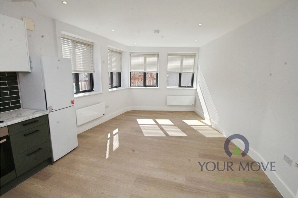 Flat Paradine Court in Bedford