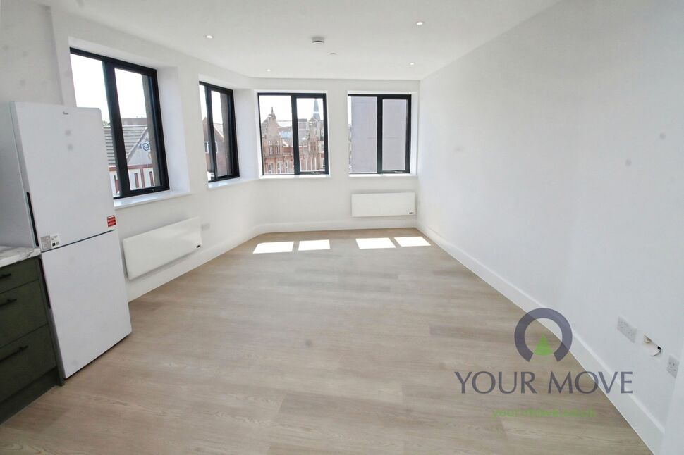 Flat Paradine Court in Bedford