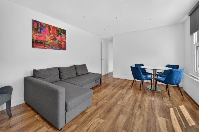 Flat Craven Road in City of Westminster