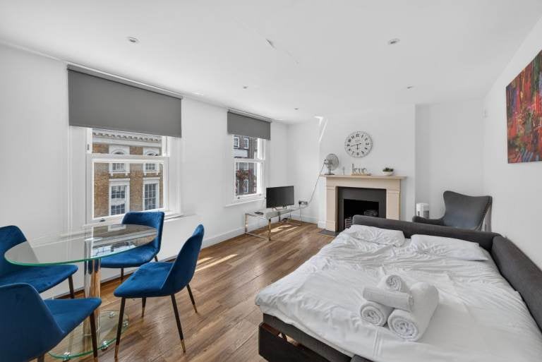 Flat Craven Road in City of Westminster