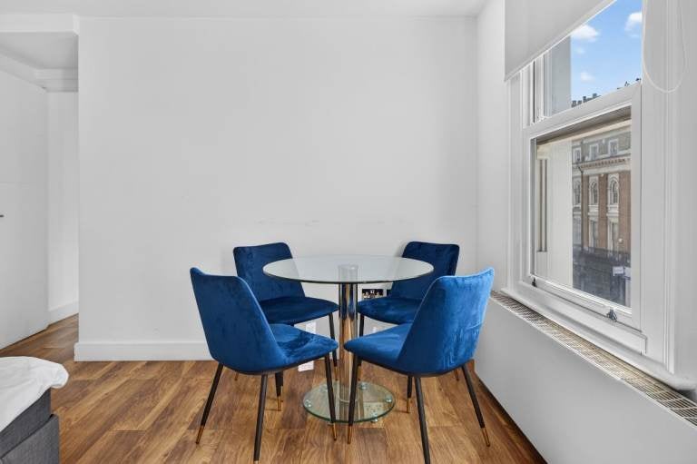 Flat Craven Road in City of Westminster