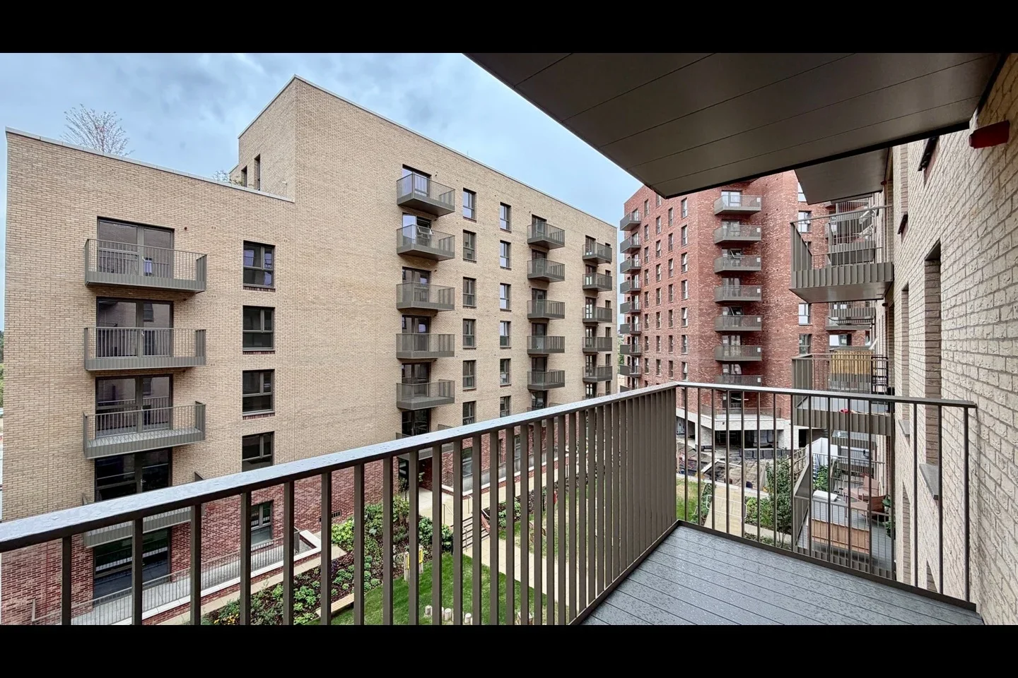 Flat Tyrrel Way in Greater London