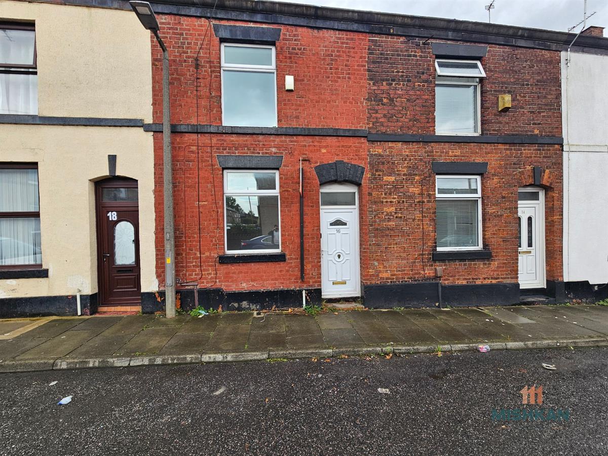 House Pine Street South in Bury