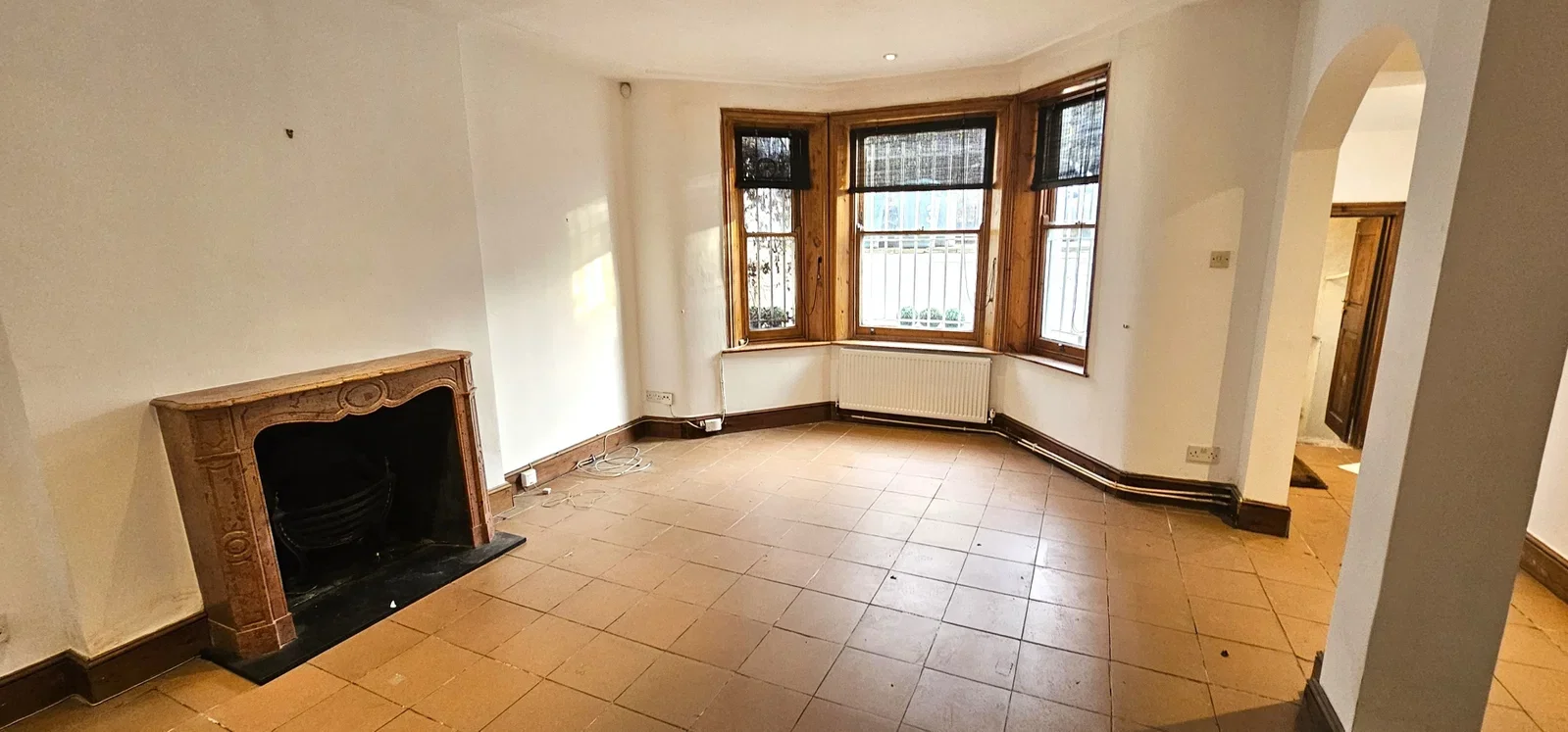 Flat East Hall Lane in Greater London