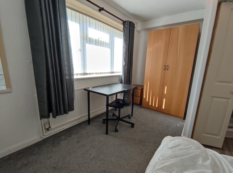 Room Sir Henry Parkes Road in Coventry