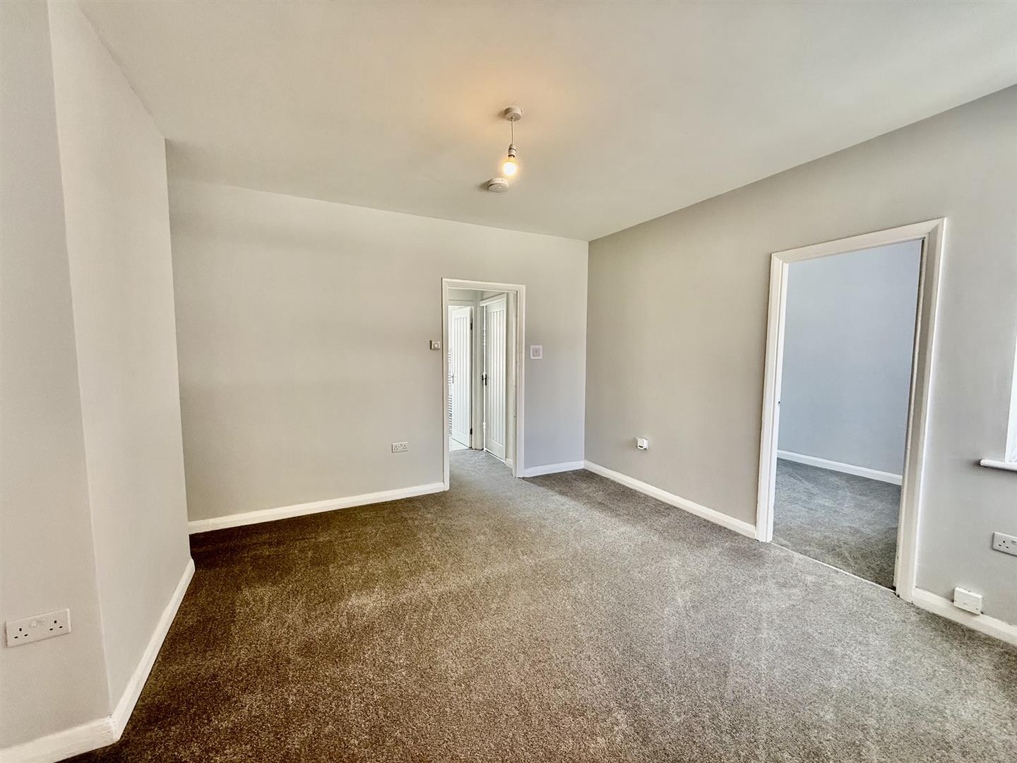 Flat Livingstone Road in Greater London
