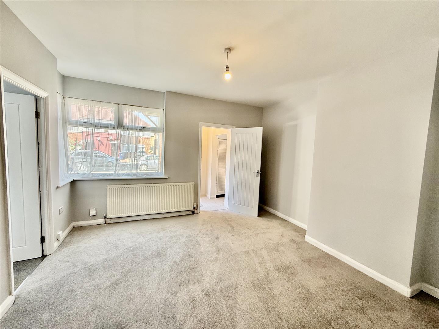 Flat Livingstone Road in Greater London