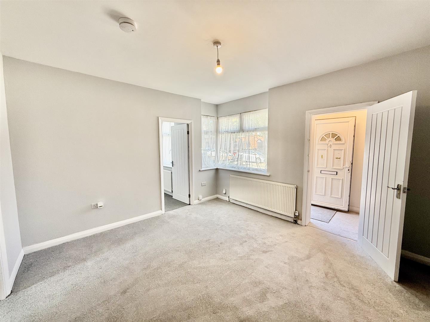 Flat Livingstone Road in Greater London