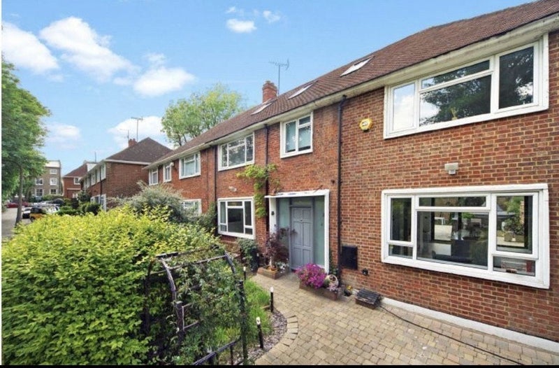 Room Hartham Close in Greater London