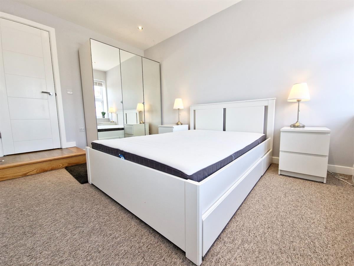 Flat Victoria Road in Rushmoor