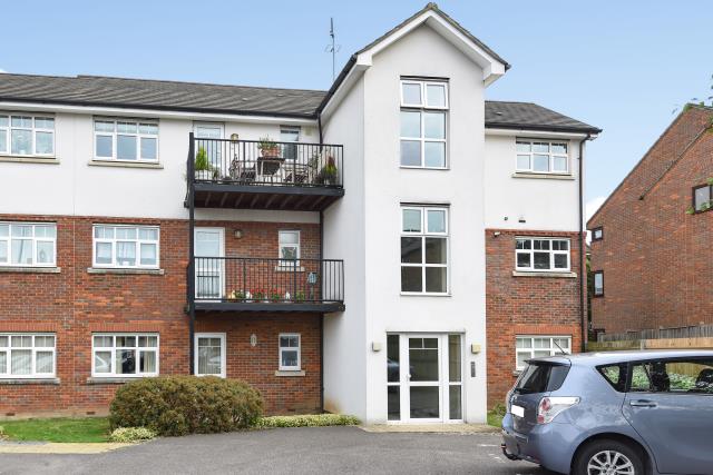 Flat Hawkes Close in Slough