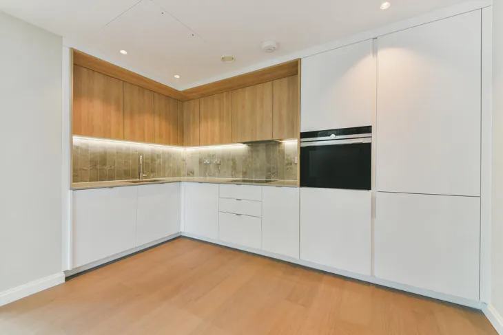 Flat Kennington Lane in Greater London