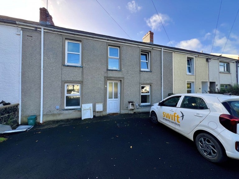 House Pondside in Carmarthen