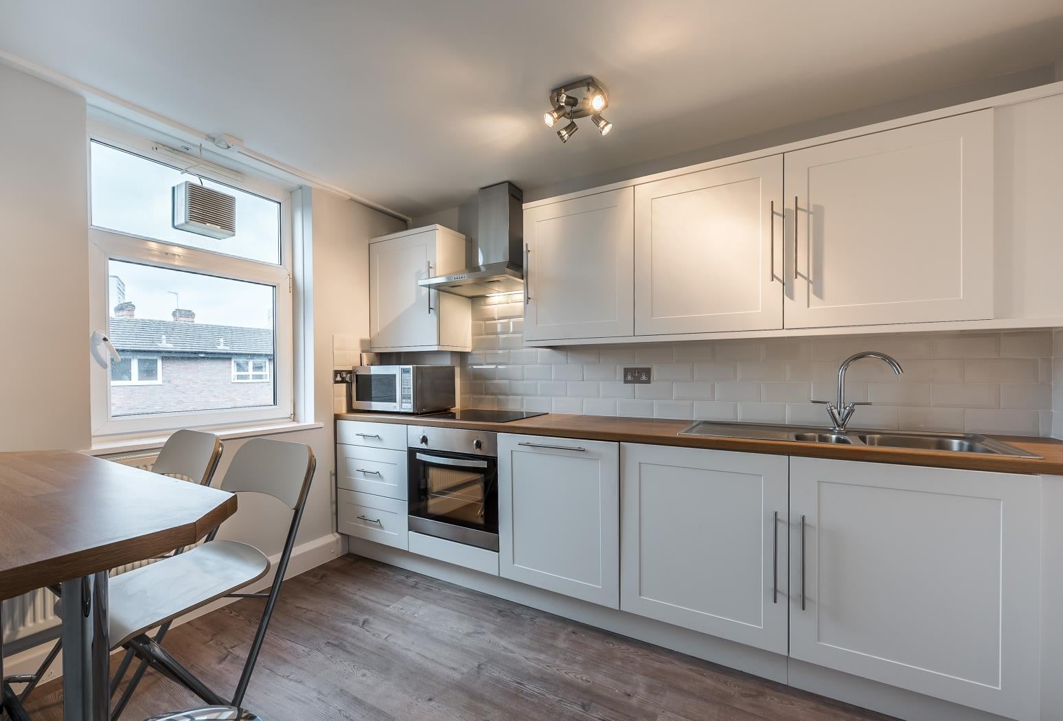Flat Prince of Wales Drive in Greater London