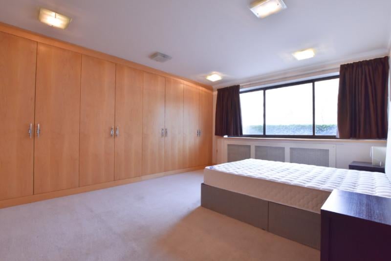 Flat Queen's Terrace in City of Westminster