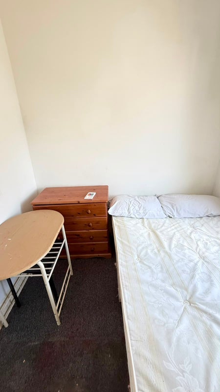 Room Shooters Hill Road in Greater London