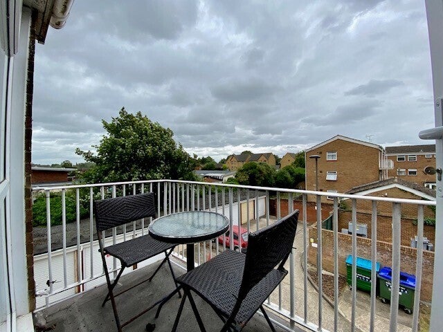 Flat Elmhurst Road in Aylesbury